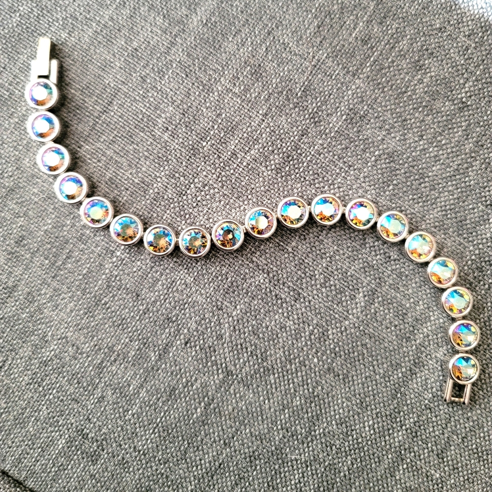 Shimmery Ice Bracelet